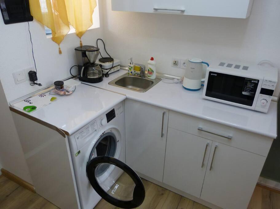 באקו Live-Inn Stunning Apartment On Azneft Sq With President Palace & Old City Views מראה חיצוני תמונה
