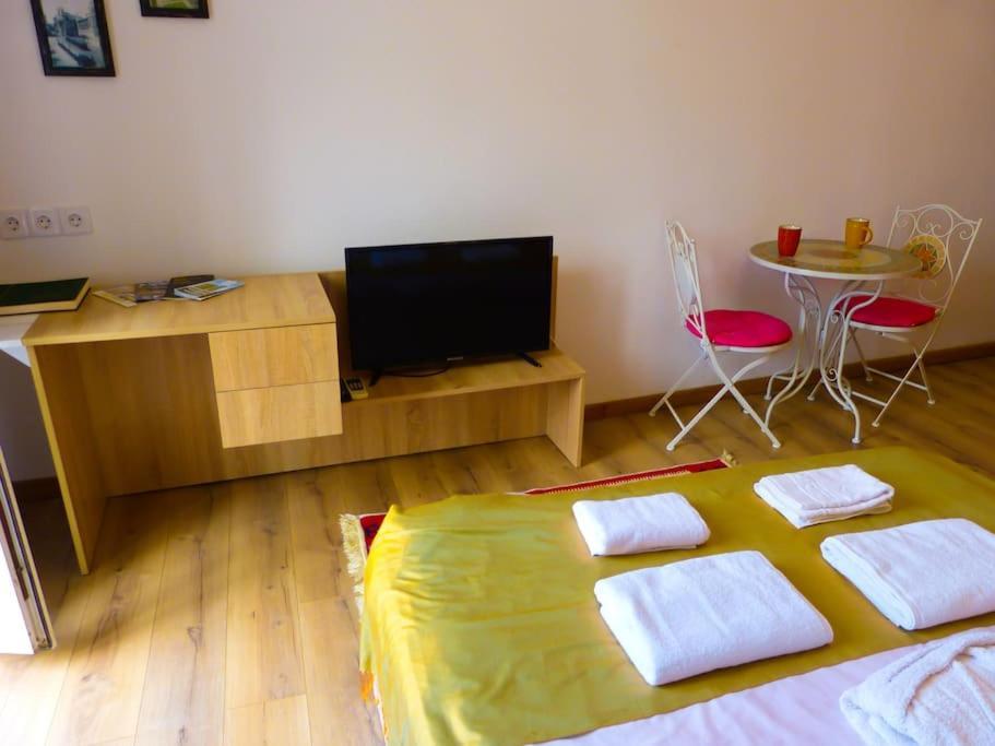 באקו Live-Inn Stunning Apartment On Azneft Sq With President Palace & Old City Views מראה חיצוני תמונה