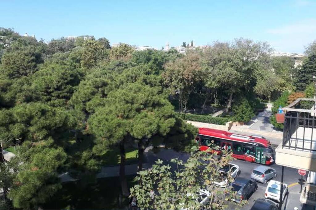 באקו Live-Inn Stunning Apartment On Azneft Sq With President Palace & Old City Views מראה חיצוני תמונה
