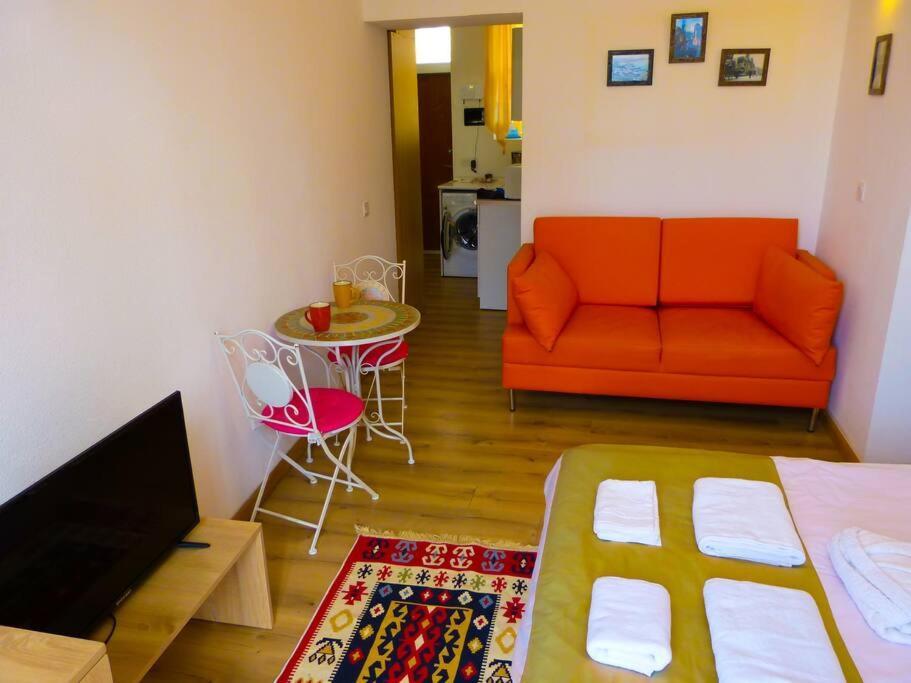 באקו Live-Inn Stunning Apartment On Azneft Sq With President Palace & Old City Views מראה חיצוני תמונה