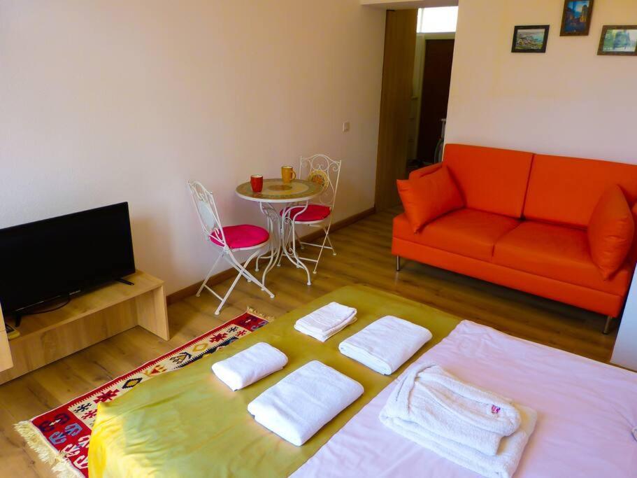 באקו Live-Inn Stunning Apartment On Azneft Sq With President Palace & Old City Views מראה חיצוני תמונה